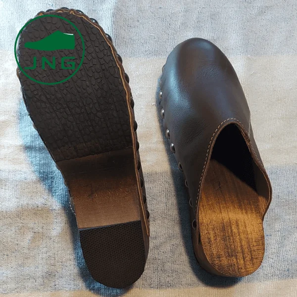 Zueco con base de madera - Imagen 4