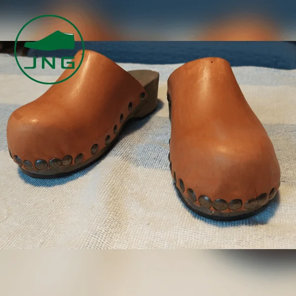 Zueco con base de madera - Imagen 5